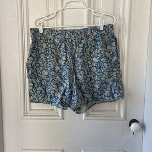 Universal threads linen blend floral shorts. Size large.